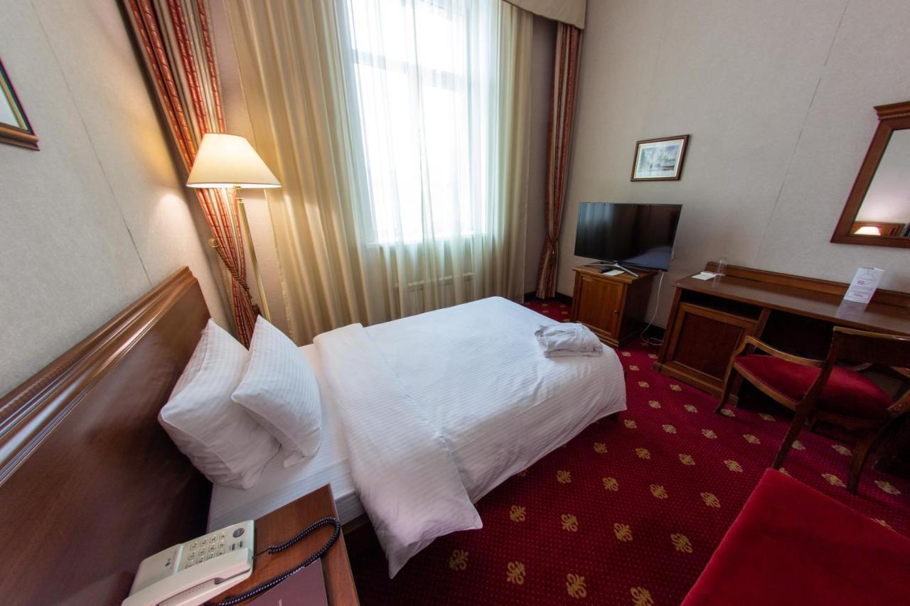 Grand Tien Shan Hotel Almaty Exterior foto