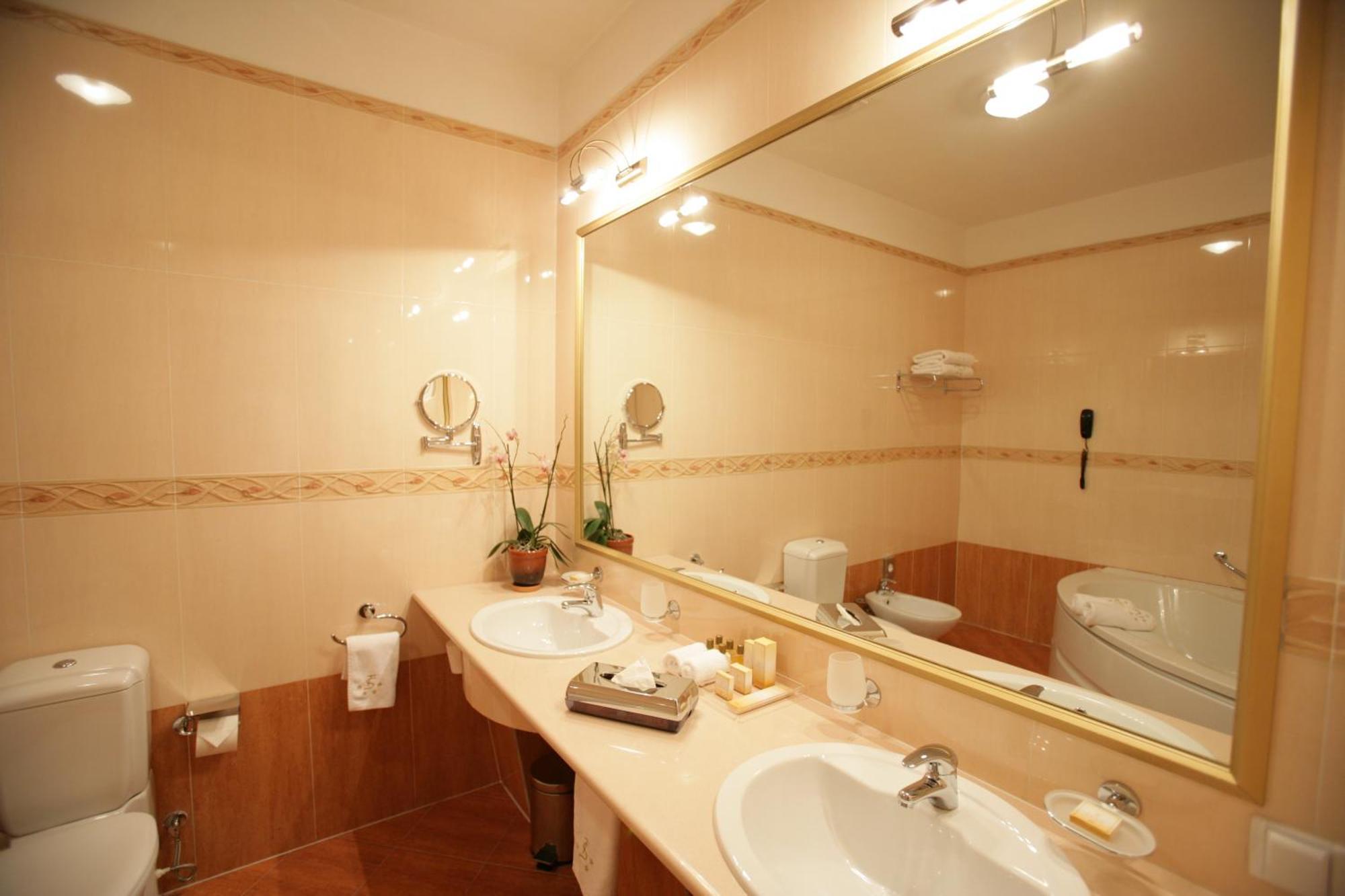 Grand Tien Shan Hotel Almaty Quarto foto