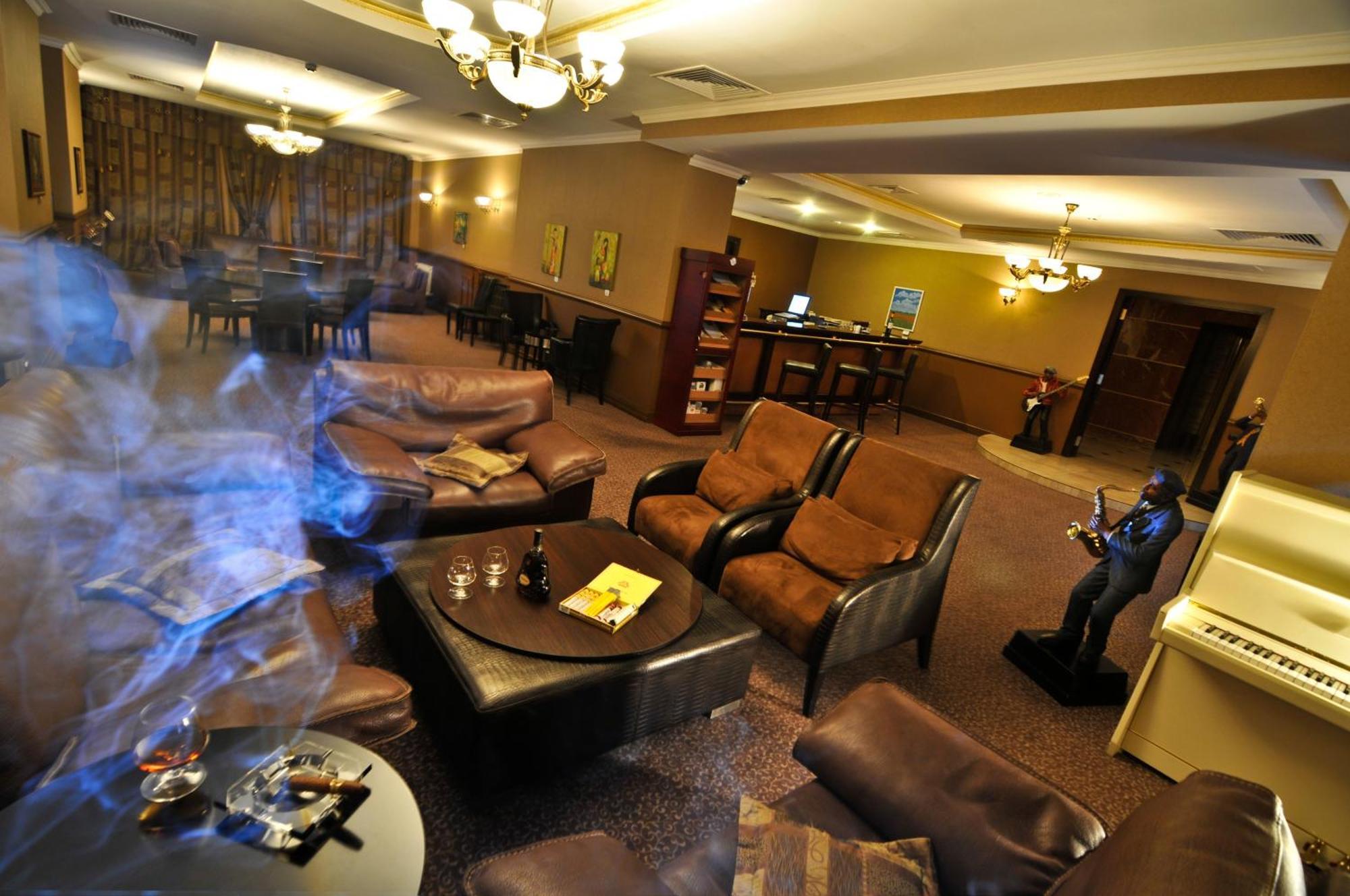Grand Tien Shan Hotel Almaty Exterior foto