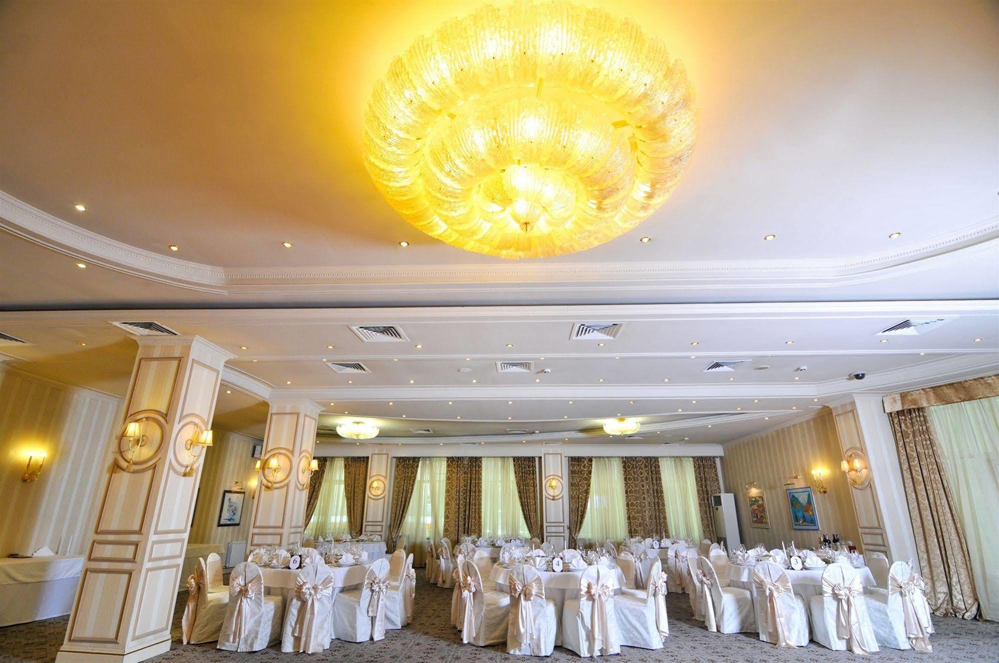 Grand Tien Shan Hotel Almaty Restaurante foto