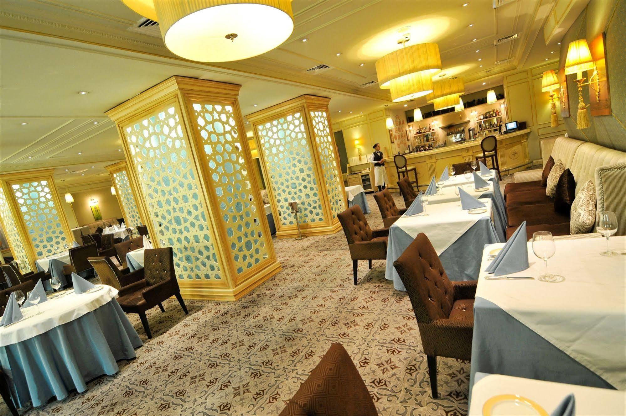 Grand Tien Shan Hotel Almaty Restaurante foto